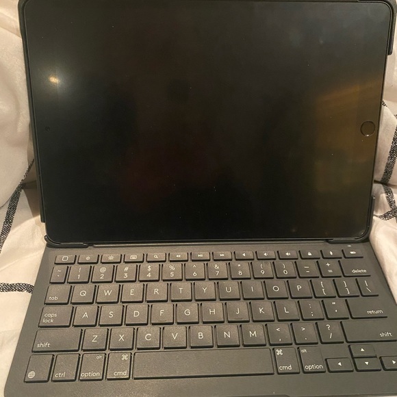 iPad Air case - Picture 2 of 3